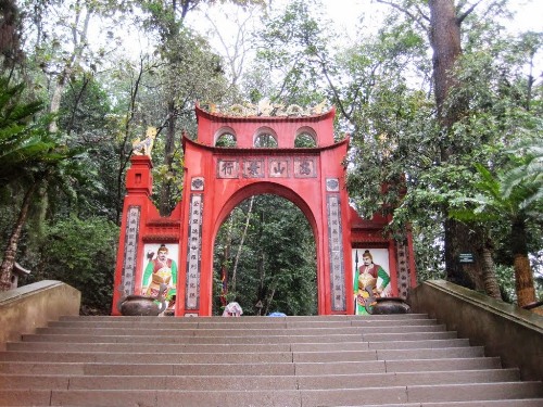 Di tích đền Hùng ở đâu?