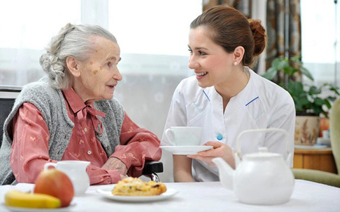 Cách hỏi thăm sức khỏe người bệnh đúng mực trong mọi tình huống