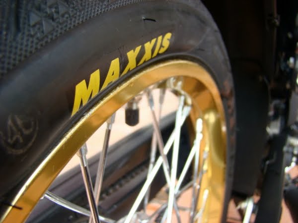 Vỏ xe Maxxis không ruột giá bao nhiêu?