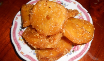 Ngọt lịm bánh khoai ngào đường phố Hội - Sức khỏe & Môi trường
