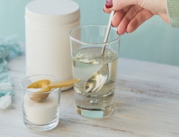 Có nên uống collagen trước khi đi ngủ? Lợi ích và lưu ý - Sức khỏe & Môi trường